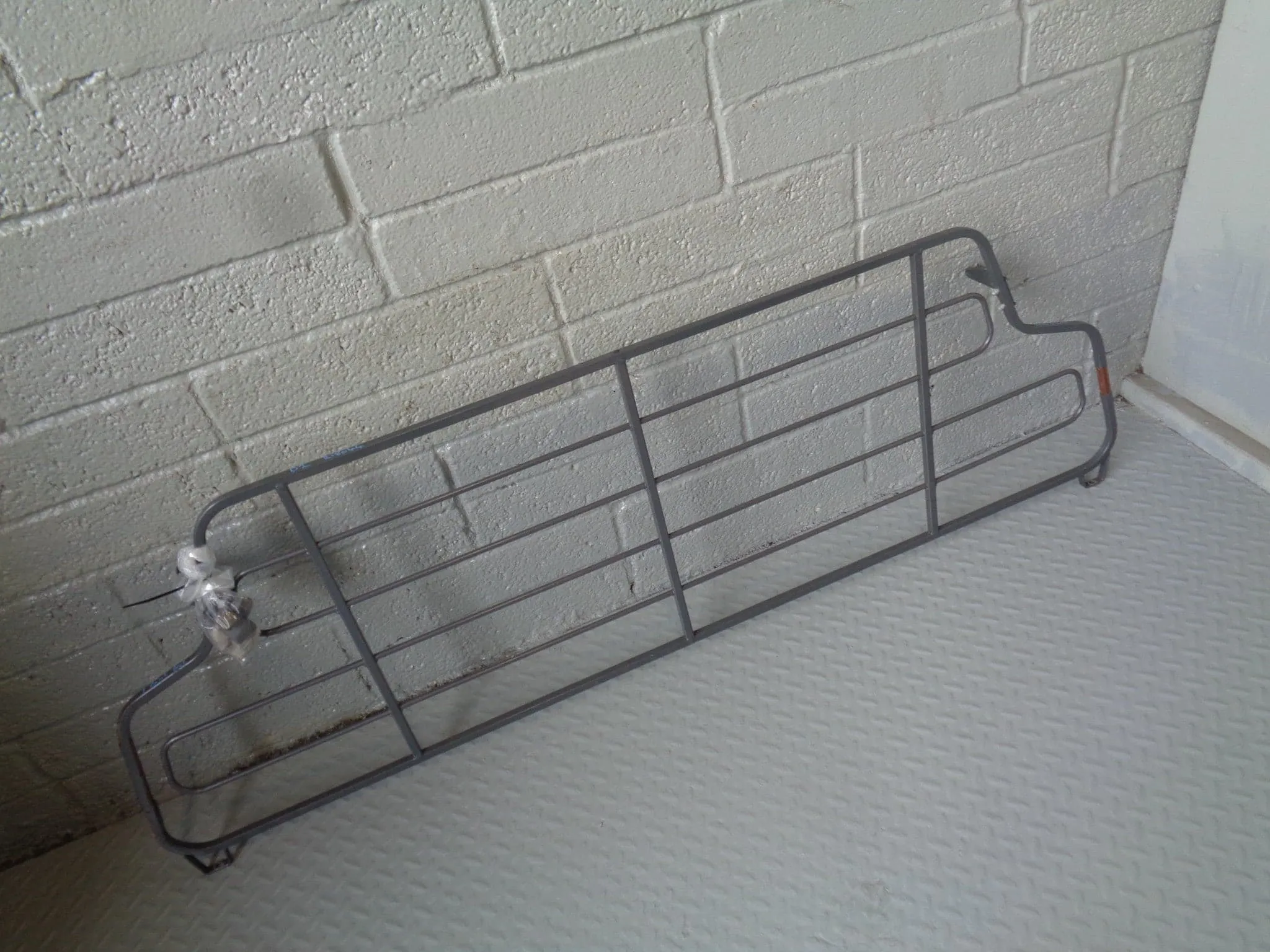 Discovery 2 Dog Guard Cage in Grey Travall Land Rover TDG 1014B CM 1998 to 2004