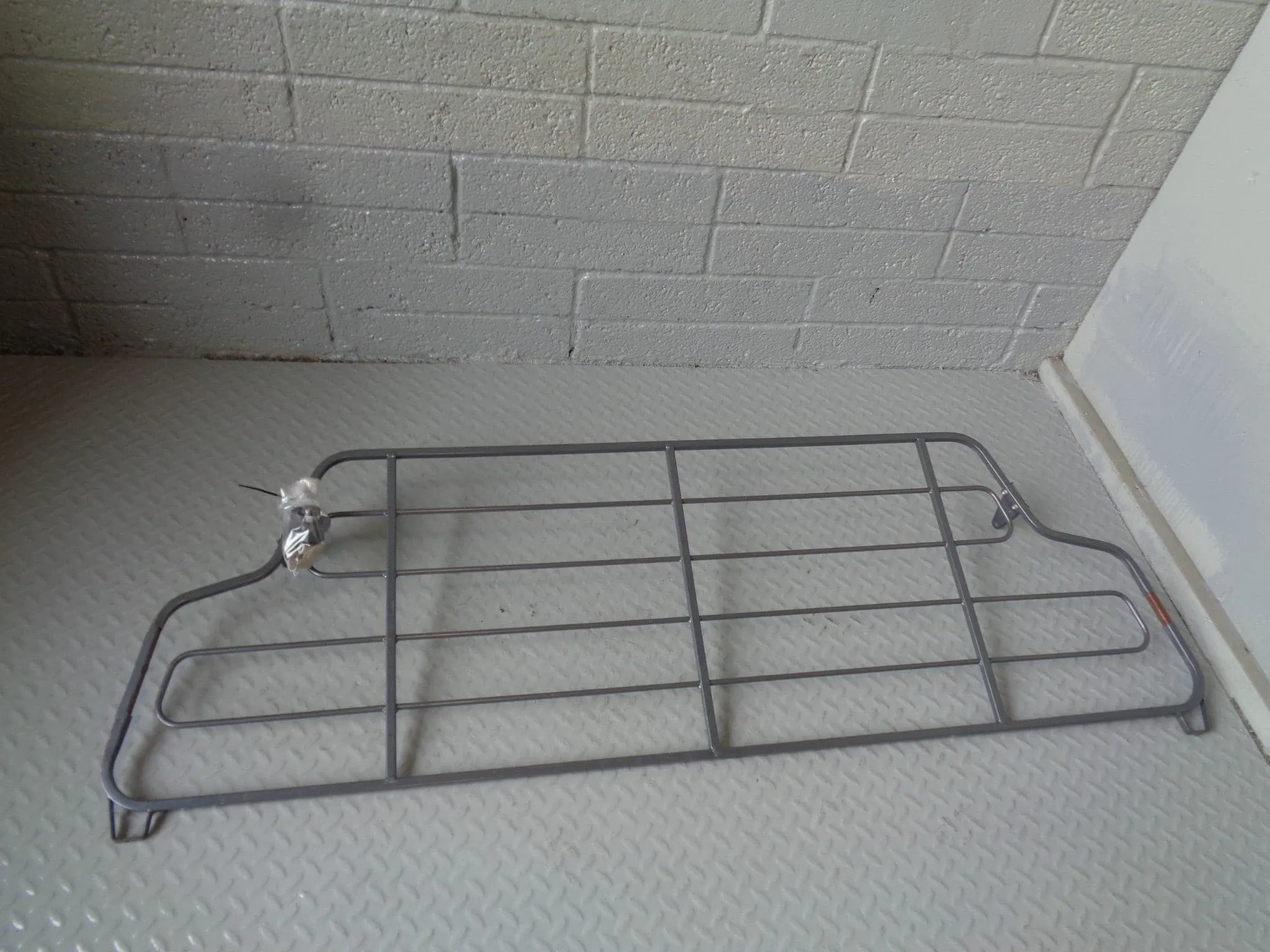 Discovery 2 Dog Guard Cage in Grey Travall Land Rover TDG 1014B CM 1998 to 2004