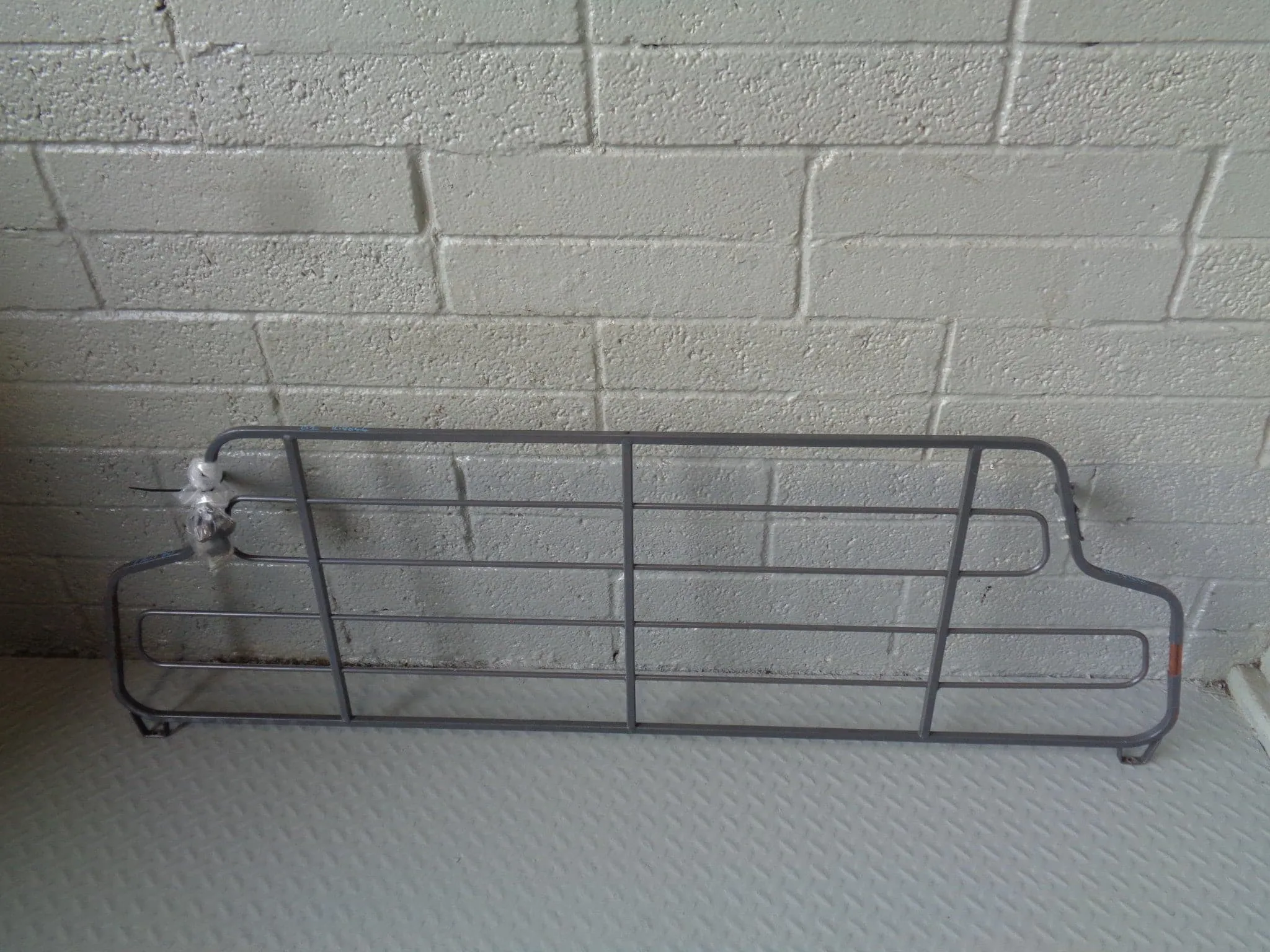 Discovery 2 Dog Guard Cage in Grey Travall Land Rover TDG 1014B CM 1998 to 2004